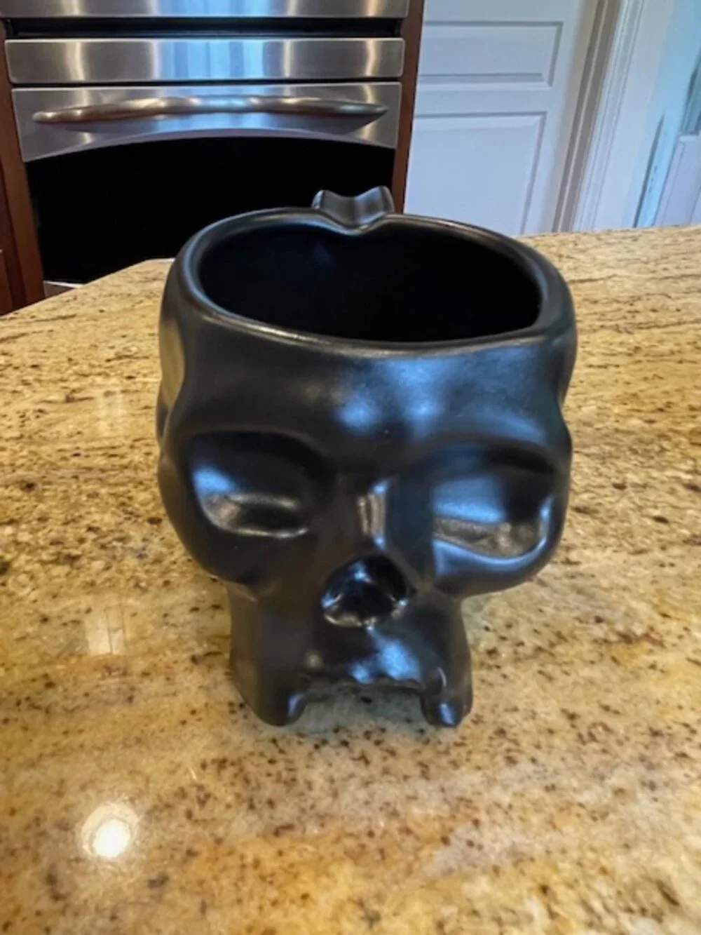 Set of 2 NEW Williams Sonoma Black SKULL Mugs Spooky Halloween Haunted Coffee